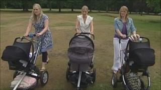 Amelia Fitzpatrick, Lucy Guthrie and Lucy Sloam walking on Southampton Common