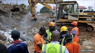 Rescue workers at the site of the building collapse in Abuja (12 August 2010)