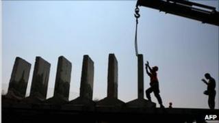A crane lifts a block of Gilo wall on to a trailer, 15/08