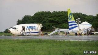 The wreckage of the Boeing 737 at San Andres airport (16 August)