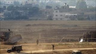 Israeli troops walk near the border with Gaza (21 July 2010)