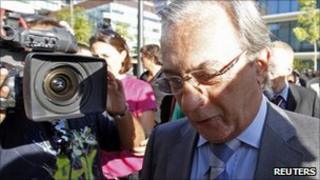 Carlos Cruz, a former top TV presenter, arrives at the court in Lisbon to hear the verdict (3 September 2010)