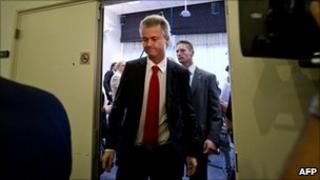 Geert Wilders leave a news conference in The Hague (3 Sept 2010)