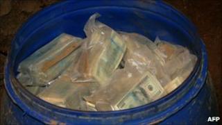 Barrel with more than $9m found in Penitente Abajo, El Salvador (police photo)