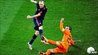 Iniesta scores the winning goal for Spain in the 2010 WC Final