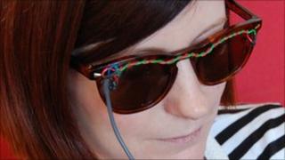 Flashing glasses