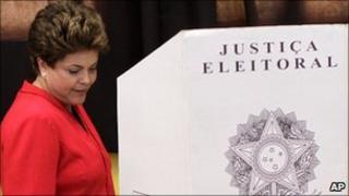 Dilma Rousseff votes in Porto Alegre