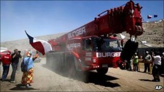 A giant crane arriving at the San Jose mine