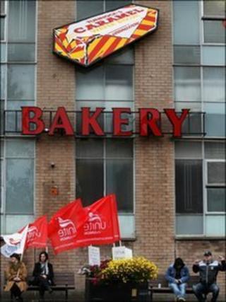 Unite picket line outside Tunnocks