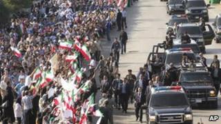 Crowds wave in Iran
