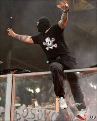 Serbian fan riots in Genoa