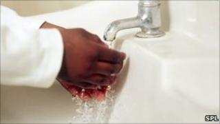Girl washing her hands. Pic:Ian Boddy/SPL