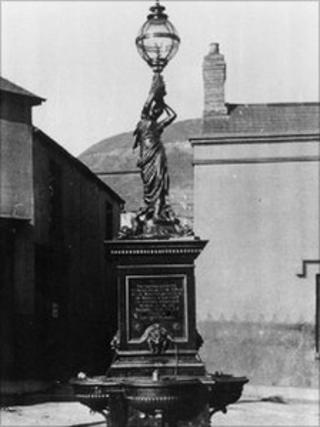 Lady with the Lamp monument in Tonypandy