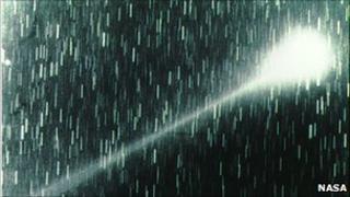 Comet 21P/Giacobini-Zinner streaking across space