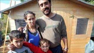 Roma family in the French northern city of Villeneuve d'Asq, 25 September 2010