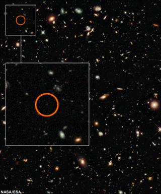 Hubble Ultra Deep Field со вставкой UDFy-38135539 (NASA / ESA)