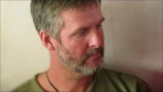Frans Barnard speaks to reporters in Adado, Somalia (20 Oct 2010)