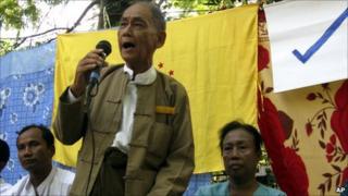 Democratic Party leader Thu Wai gives a speech in Gyobingauk on 3 Nov 2010