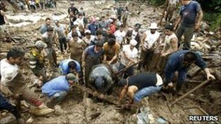 Volunteers search for landslide victims in the San Antonio de Escazu district
