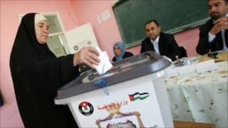 A woman votes in Amman