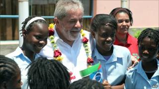 Brazilian President Luiz Inacio Lula da Silva with children at the Pedagogy University of Maputo on November 9, 2010