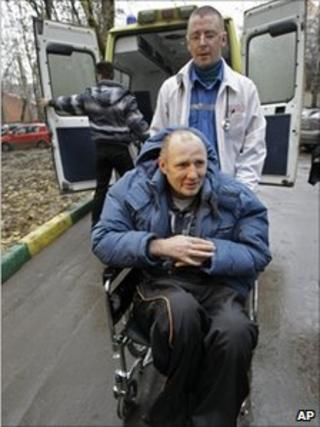 Mikhail Beketov arrives at the court in Khimki in a wheelchair, 9 November