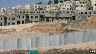 New housing units in the West Bank Israeli settlement of Har Gilo. Photo: November 2010