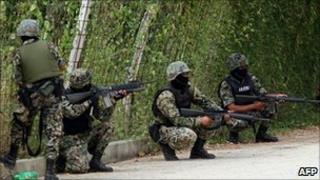 Mexican marines on patrol in Acapulco, 27 October 2010