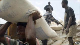 A Liberian man unloads food aid in Monrovia in 2003