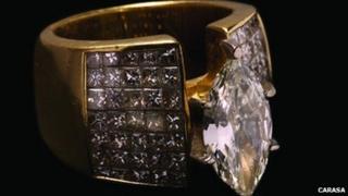 Diamond and gold ring for sale at the auction. Photo: caracasa.com.mx