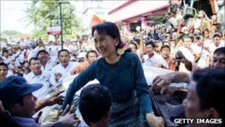 Aung San Suu Kyi outside NLD headquarters in Rangoon, Burma (14 Nov 2010)