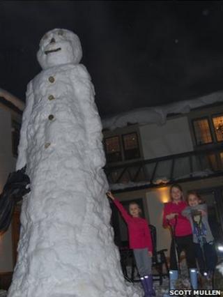 L-R Mr Snowman, Mollie Broadbent, Ella Broadbent and Ava Mullen