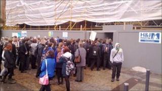 Students force their way into the Guildhall in Derry