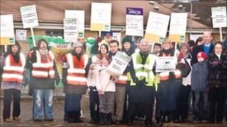 Group outside Danescourt Primary School (courtesy Photography by Paul and Jacs)