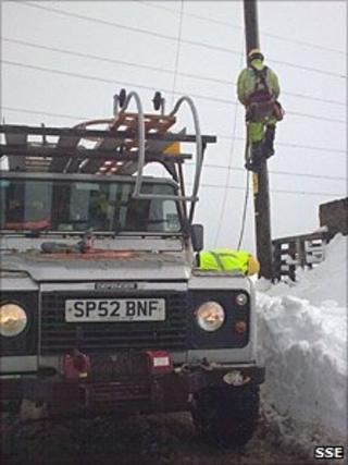 SSE worker in snow