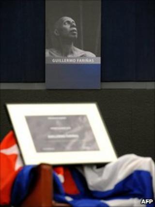 Empty chair left for Guillermo Farinas at the European Parliament, whose portrait was hung on a wall behind (15 December 2010)