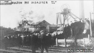 Crowds at the pit head in the aftermath of the Pretoria Pit Disaster (picture courtesy of Bolton Museum)