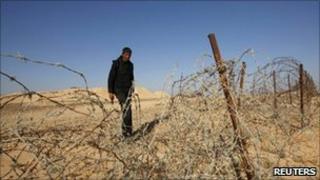 An Egyptian soldier near the border with Israel (November 2010)