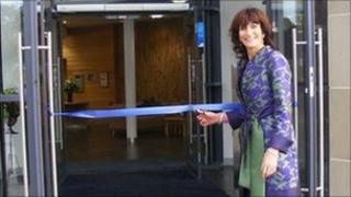 Marie Linsday opens