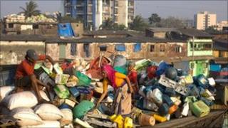 Scavengers sorting plastic