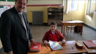 Yorgo Istefanopulos (l) and pupil Valendi Mihailidis (r)