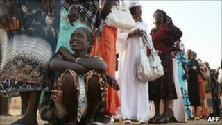 Voters in southern Sudan queue for the independence referendum in Juba, 9 January