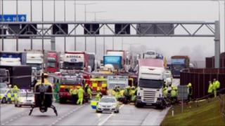 crash m1 lorry seriously hurt man tailbacks hertfordshire bedfordshire caption led long