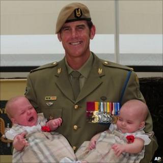 Benjamin Roberts-Smith with daughters Elizabeth and Eve. Photo: 23 January 2011