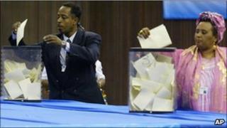 Somali MPs electing a president in 2004