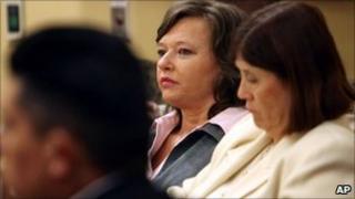 Shawna Forde (centre) listening to opening arguments in her murder trial