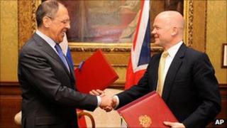 Sergei Lavrov (left) and William Hague