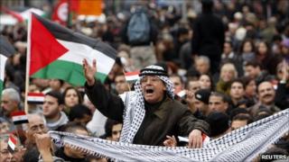 A Palestinian protester shouts slogans during a demonstration in support for Egyptian protesters in the West Bank city of Ramallah. Photo: 5 February 2011