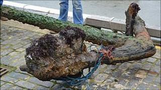 Anchor found in Guernsey's Havelet Bay