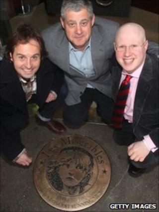Matt Lucas (r) with Alfie Boe (l) and Cameron Mackintosh